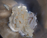 Foto del paso 5 de la receta: Bracito de crema de praliné de avellanas y compota de caqui cubierto de yema quemada (sin gluten)