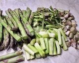 Spárga krémleves spárgás húsgombóccal recept fázis 2 fotója