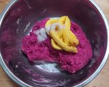 Foto langkah ke 3 dari resep Donat Buah Naga.