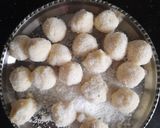A picture of step 2 of Cashew and Coconut ladoo.