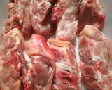 Foto del paso 1 de la receta: Collares de ternasco guisados con alcachofas y arroz salvaje