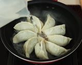 Foto langkah ke 7 dari resep Kuotie Ayam Devina Hermawan.