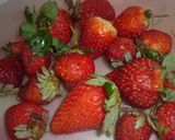 Foto del paso 1 de la receta: Gelatina de fresas con crema