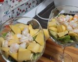 Foto del paso 3 de la receta: Ensalada de langostinos, aguacate y mango