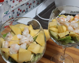 Foto del paso 3 de la receta: Ensalada de langostinos, aguacate y mango