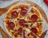 Foto langkah ke 8 dari resep Pepperoni Pizza.
