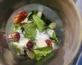 A picture of step 1 of Imli or lal mirch ki chutney.