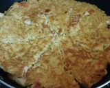Foto langkah ke 5 dari resep Omelet Mie Sosis.
