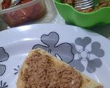 Foto del paso 5 de la receta: Pan con atún, hongos, cebolla y morrón