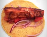 Foto del paso 7 de la receta: Taco de salmón con crema de aguacate