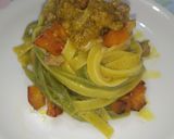 Foto del passaggio 4 della ricetta Tagliatelle paglia e fieno