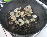 Foto del passaggio 5 della ricetta Riso Venere con Vongole e Gamberetti