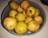 Foto del paso 1 de la receta: Casquitos de guayaba