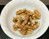 અખરોટ ખજૂર બોલ્સ (Walnuts Khajur Balls Recipe in Gujarati) રેસીપી સ્ટેપ2ફોટો