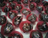 Foto langkah ke 2 dari resep Choco corn flake.