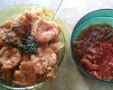 Foto langkah ke 5 dari resep Udang tumis bumbu plus sambal tomat pedas.