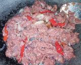 Foto langkah ke 4 dari resep Tumis Kornet Sapi.