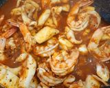 รูปขั้นตอนการทำที่ 2 ของ "กุ้ง&หมึกผัดพริกเผา" Stir Fried Shrimp&Squid with Chili Paste