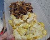 Foto langkah ke 1 dari resep Tumis Tahu Kuning Ikan Pindang.