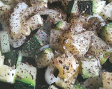 Foto del paso 1 de la receta: Macarrones integrales con atún y calabacín