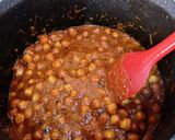 A picture of step 5 of Chana Masala.