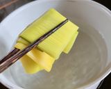 Hình bước làm 3 của món Súp Miso Rong Biển Đậu Hủ Nấm Mỡ
