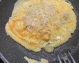 Foto del paso 2 de la receta: Tortilla francesa con queso para bebés