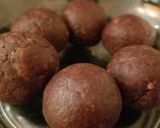 A picture of step 4 of Healthy Chocolate PB Balls.