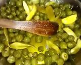 A picture of step 3 of Lasoory (gum berry) ka achar😋💚.