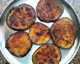 A picture of step 4 of Baingan Bhaja.