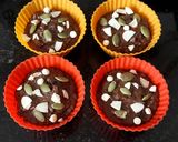 A picture of step 6 of Oats-Choco Lava Muffins.
