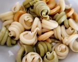 Foto del paso 2 de la receta: Ensalada de pasta rápida y fácil