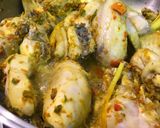 Gambar langkah 2 resipi Ayam Masak Lemak Cili Api.