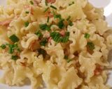 A picture of step 4 of Pasta with smoked salmon and chives.