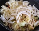 Foto langkah ke 6 dari resep Mie Goreng Udang Sayur.
