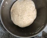 Foto del paso 1 de la receta: Pizza integral con vegetales y huevo 🍕🍆🥚