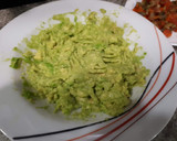 Foto del paso 1 de la receta: Aguacate con salmón y caviar de huevos de mujol
