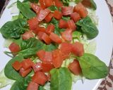 Sałatka z łososiem wędzonym i avocado krok przepisu 2 zdjęcie