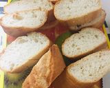 Foto del paso 1 de la receta: Bruschetta de Tomate Albahaca!