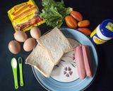 A picture of step 1 of Egg in a nest sandwich.