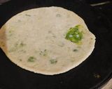 A picture of step 2 of Matar paratha.