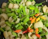 Foto langkah ke 3 dari resep Tumis Bunga Bawang Kikil.