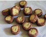 चॉकलेट पिस्ता रोल्स (Chocolate Pista rolls recipe in Hindi) रेसिपी चरण 6 फोटो