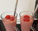 A picture of step 3 of Vanilla & Strawberry Chia Pudding. 😘.