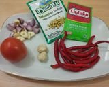 Foto langkah ke 1 dari resep Mie instan bumbu merah ala mamitakaeshi.