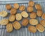 A picture of step 5 of Almond Cookies.