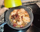 Foto del paso 7 de la receta: Pechuga de pavo con vino blanco, pasas y uva