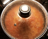 Foto del paso 15 de la receta: Muslos de pollo en salsa de tomate con patatas fritas en aceite de pollo frito