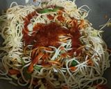 शेजवान नूडल्स विथ मंचूरियन (Schezwan noodles with manchurian recipe in Hindi) रेसिपी चरण 9 फोटो