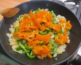 Une image de l'étape 9 de Tarte filo, oignon, chèvre et poivrons tricolores.